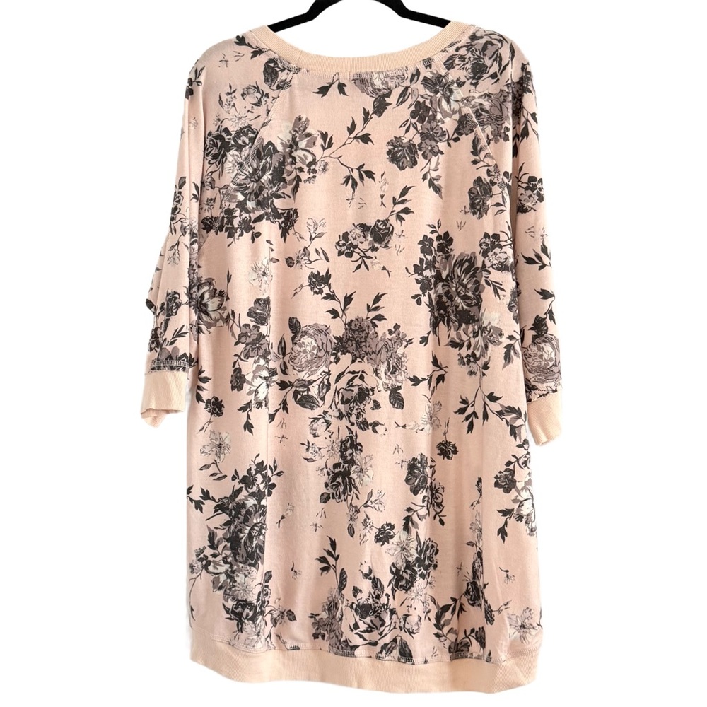 🌼 Eyeshadow Pink and Black Floral Top - Picture 2 of 7